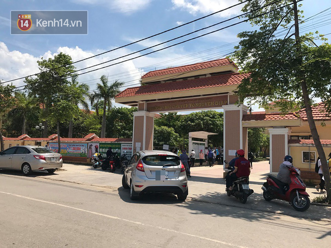 6400 học sinh Quảng Bình đội nắng 36 độ thi lại môn Văn: Quá vô lý vì lỗi của người ra đề và giám thị nhưng bọn em phải chịu trách nhiệm-3