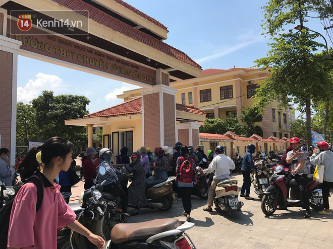 6400 học sinh Quảng Bình đội nắng 36 độ thi lại môn Văn: Quá vô lý vì lỗi của người ra đề và giám thị nhưng bọn em phải chịu trách nhiệm-5