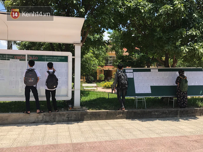 6400 học sinh Quảng Bình đội nắng 36 độ thi lại môn Văn: Quá vô lý vì lỗi của người ra đề và giám thị nhưng bọn em phải chịu trách nhiệm-7