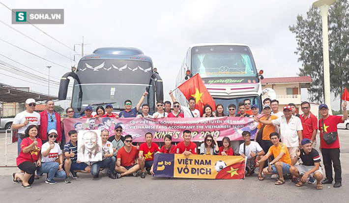 CĐV Việt Nam từ Australia, Lào... đổ bộ Chang Arena, tiếp lửa cho thầy trò HLV Park Hang Seo-1