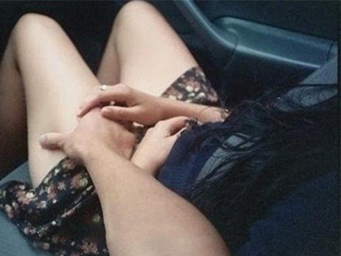 Bất chấp mưa gió, đạo chích vặt một gương xế hộp rồi luyến tiếc quay lại gỡ nốt cái còn lại-2