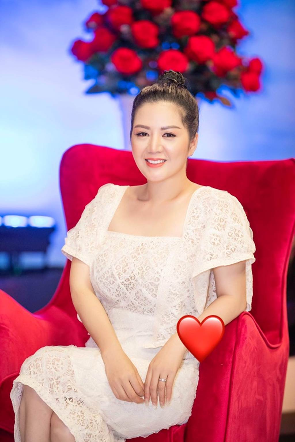 Đinh Hiền Anh - bà xã Thứ trưởng mặc thanh lịch đẹp hút ánh nhìn-1