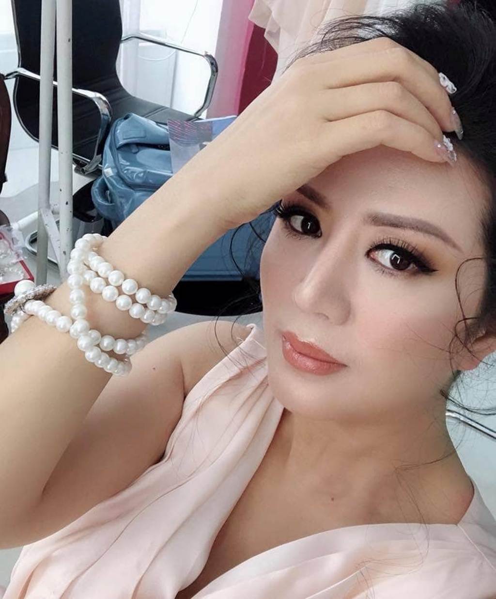 Đinh Hiền Anh - bà xã Thứ trưởng mặc thanh lịch đẹp hút ánh nhìn-11