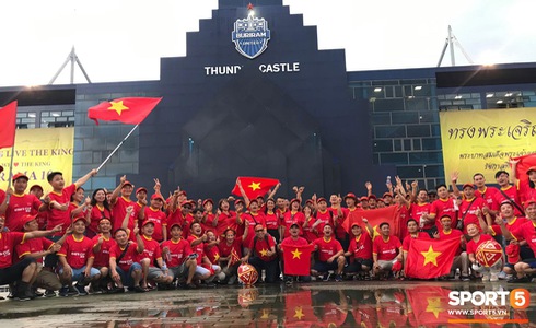 Đánh bại Thái Lan bằng bàn thắng ở phút bù giờ, Việt Nam vào chung kết Kings Cup-27