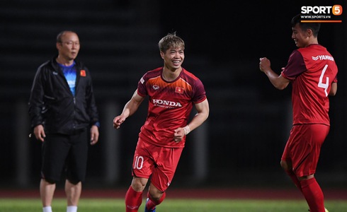 Đánh bại Thái Lan bằng bàn thắng ở phút bù giờ, Việt Nam vào chung kết Kings Cup-28