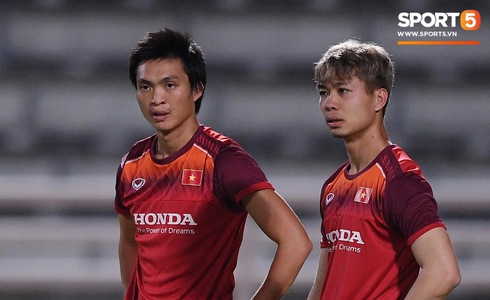 Đánh bại Thái Lan bằng bàn thắng ở phút bù giờ, Việt Nam vào chung kết Kings Cup-26