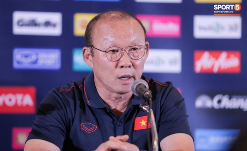 Đánh bại Thái Lan bằng bàn thắng ở phút bù giờ, Việt Nam vào chung kết Kings Cup-25