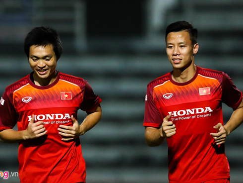 Quế Ngọc Hải, Bùi Tiến Dũng tri ân Đình Trọng sau chiến thắng-50