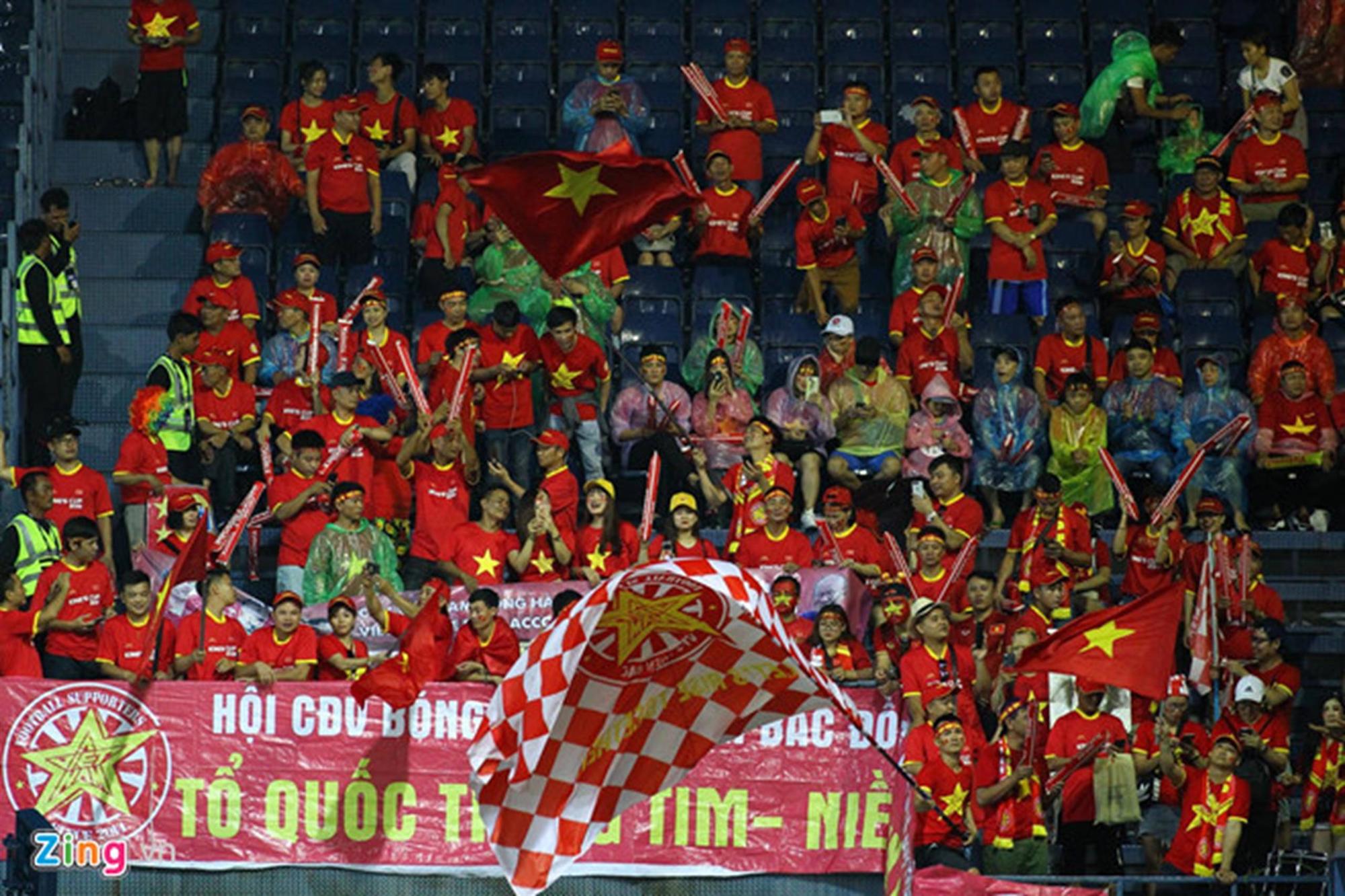 Đánh bại Thái Lan bằng bàn thắng ở phút bù giờ, Việt Nam vào chung kết Kings Cup-21