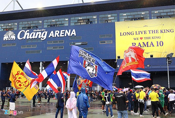 Quế Ngọc Hải, Bùi Tiến Dũng tri ân Đình Trọng sau chiến thắng-32