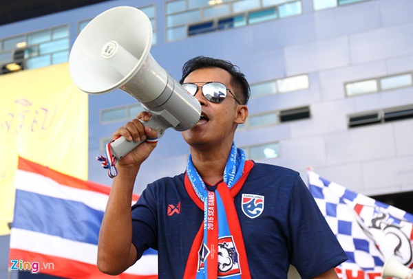 Quế Ngọc Hải, Bùi Tiến Dũng tri ân Đình Trọng sau chiến thắng-34