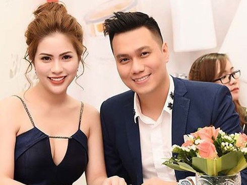Giữa lúc thông tin vợ chồng trục trặc rộ lên, cả hai vợ chồng diễn viên Việt Anh đều cập nhật trạng thái 