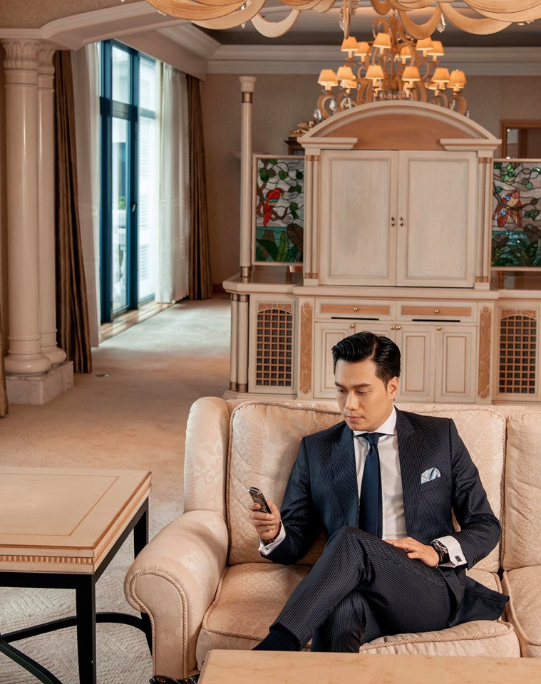 Giữa lúc thông tin vợ chồng trục trặc rộ lên, cả hai vợ chồng diễn viên Việt Anh đều cập nhật trạng thái độc thân.-3