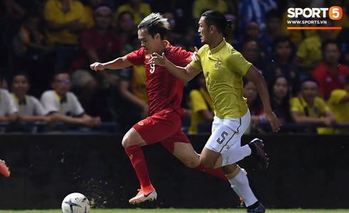 Đánh bại Thái Lan bằng bàn thắng ở phút bù giờ, Việt Nam vào chung kết Kings Cup-15
