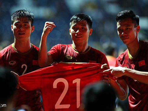 Bùi Tiến Dũng chuẩn bị làm lễ ăn hỏi với bạn gái xinh đẹp, nhưng có một người rất quan trọng lại không thể tham dự-4