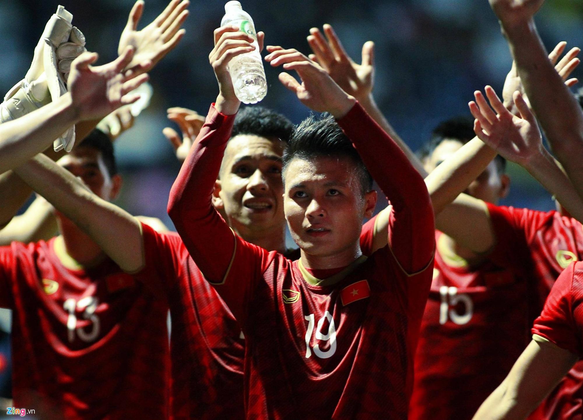 Vì sao Đoàn Văn Hậu bị cầu thủ Thái Lan vả thẳng vào mặt-8