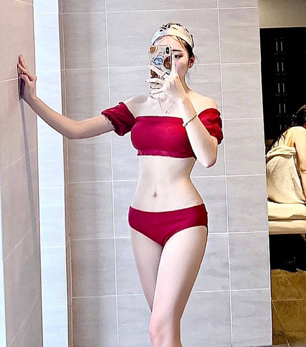 Bạn gái tin đồn của tiền vệ Văn Đức gợi cảm với loạt ảnh bikini-4
