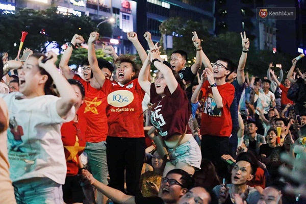 Nhìn lại chuỗi cảm xúc biến động của CĐV Việt Nam trong trận thắng ngộp thở 1-0 trước Thái Lan-8
