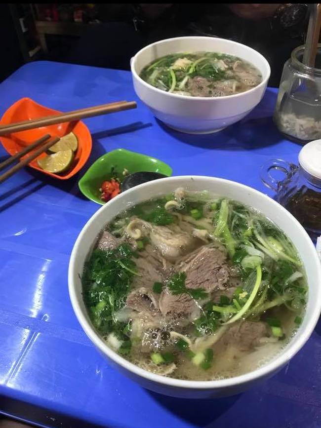 Dân tình cãi nhau ầm ĩ chỉ vì bát phở lõi bò 90k trên phố cổ, người khen ngon, người chê phí tiền-5