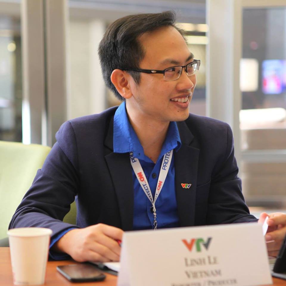 Thông tin cực hiếm về chú rể của MC Phí Linh: Phó trưởng phòng tiếng Anh, người đứng sau nhiều show đỉnh của VTV-1