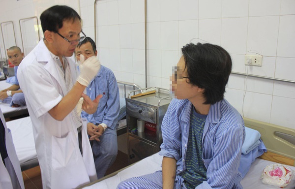 Thanh niên Hà Nội tưởng mọc răng khôn, bác sĩ lôi ra ‘thủ phạm’ trong miệng-2