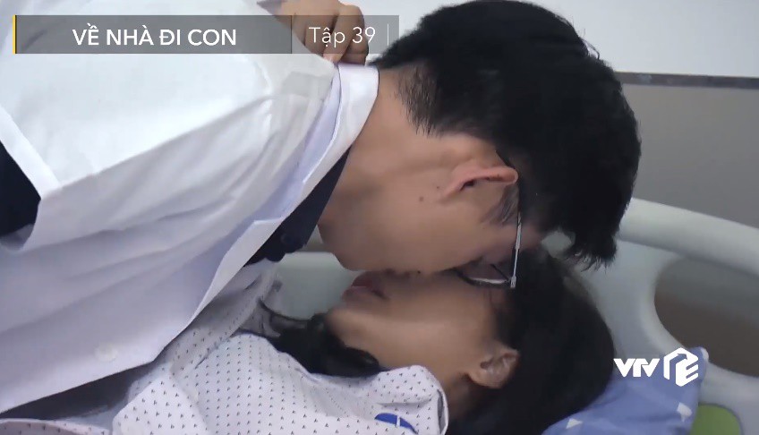 Về nhà đi con: Ông Sơn và Khải bắt gian Thành bế Huệ lên giường, nước sông Hoàng Hà cũng không rửa sạch tội này!-1