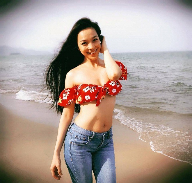 Hiền Thục như hồi xuân, diện bikini 2 mảnh nhảy sexy trong phòng ngủ-2