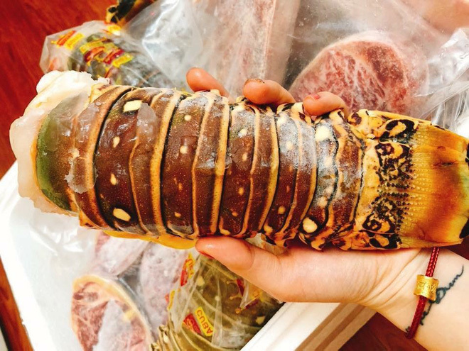 Đuôi tôm hùm cấp đông đi máy bay về Việt Nam hét giá 3 triệu đồng/kg-1