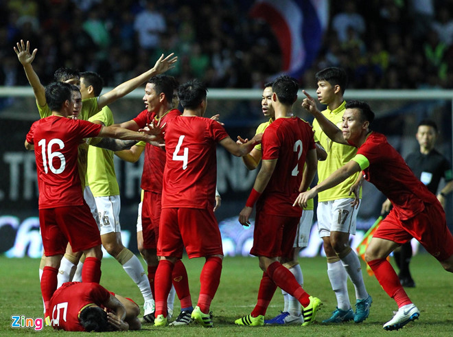 Văn Toàn lên tiếng sau tấm thẻ vàng oan ở trận thắng Thái Lan-2