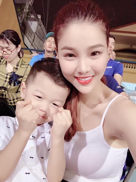 Cưới cầu thủ bị HLV Park bơ, người mẫu từng được Khắc Tiệp cưng giờ bụng bầu bán trái cây-8