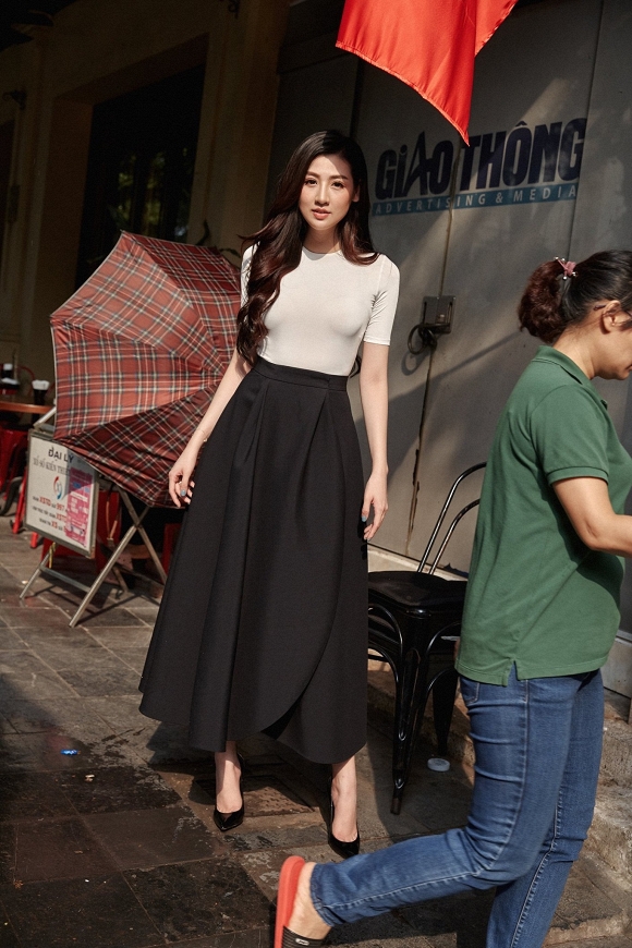 Á Hậu Tú Anh rạng ngời, thanh lịch xuống phố-5