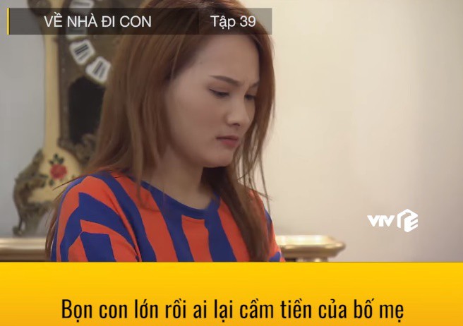 Về nhà đi con: Lộ cảnh Thư mặc quần áo của Vũ, đang hú hí trên giường thì mẹ chồng xuất hiện-5