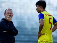 HLV Park Hang-seo hỏi thăm Văn Hậu sau cái tát của cầu thủ Thái Lan