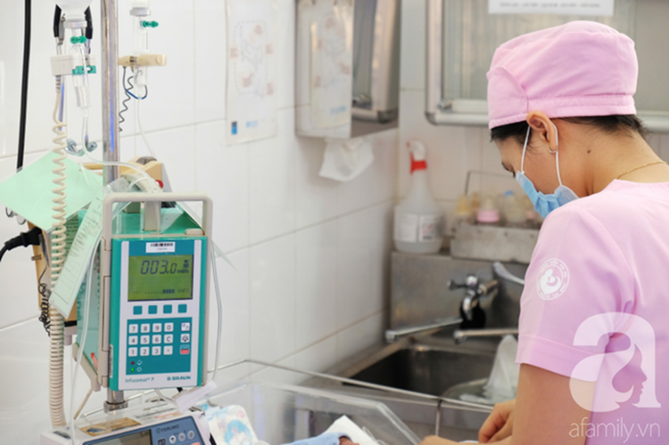 Chưa kịp đến viện, một sản phụ đẻ rơi con thứ 5 ngay trên đường ở trung tâm Sài Gòn-4