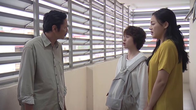 Về nhà đi con - Tập 40: Khải sửng cồ mắng bố vợ nhà dột từ nóc-3