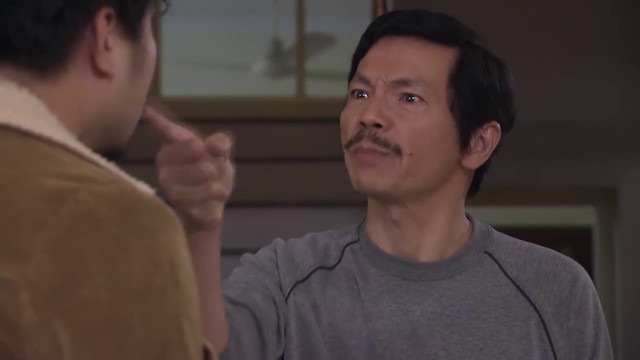 Về nhà đi con - Tập 40: Khải sửng cồ mắng bố vợ nhà dột từ nóc-2