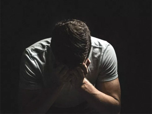 Đêm tân hôn, chồng vừa cởi đến cái cúc áo thứ hai của anh, cái dấu ấn” đó đã đập ngay vào mắt khiến tôi hận thấu xương tủy-3