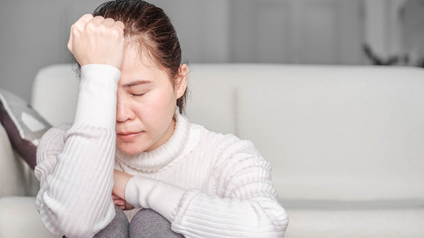 Chồng đi công tác một tháng rồi trở về với bộ dạng ốm yếu, tôi hết lòng chăm sóc nhưng khi biết nguyên nhân, tôi uất hận vô cùng-2