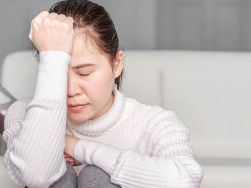 Chồng đi công tác một tháng rồi trở về với bộ dạng ốm yếu, tôi hết lòng chăm sóc nhưng khi biết nguyên nhân, tôi uất hận vô cùng