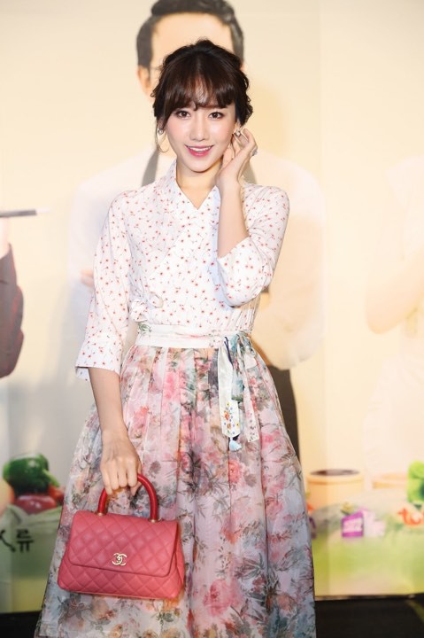 Hari Won xuất hiện với gương mặt ngày càng lạ lẫm, rộ nghi án đập đi xây lại-2