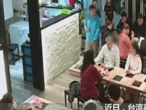 Cô gái có hình xăm đáng sợ trên khuôn mặt và câu chuyện bi kịch phía sau-4