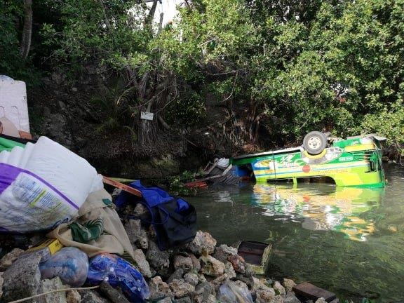 Tai nạn đường bộ nghiêm trọng tại miền Trung Philippines-1