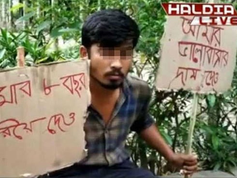 Yêu 8 năm mà bạn gái đột ngột đi lấy chồng, thanh niên cầm biển 