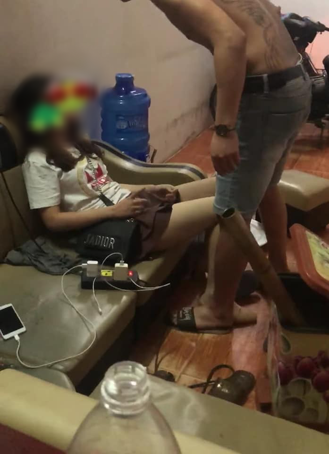 Nam thanh niên cay cú khi phát hiện anh trai tốt liên tục nhắn tin tán tỉnh, gạ gẫm người yêu mình đi chơi đến sáng-1