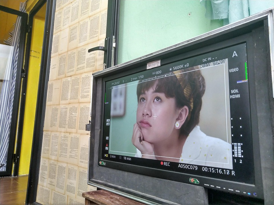 Ánh Dương Về nhà đi con gây sốc với hình ảnh dịu dàng, ra dáng thiếu nữ chỉ với một chiếc băng đô-3