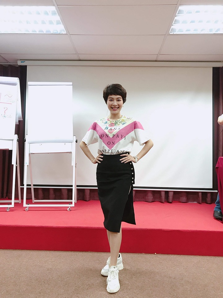 Sốt xình xịch trước vẻ đẹp lẫn phong cách sang chảnh của Kim Ngọc - cao thủ đánh ghen trong Về nhà đi con-8