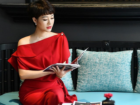 'Sốt xình xịch' trước vẻ đẹp lẫn phong cách sang chảnh của Kim Ngọc - 'cao thủ đánh ghen' trong 'Về nhà đi con'
