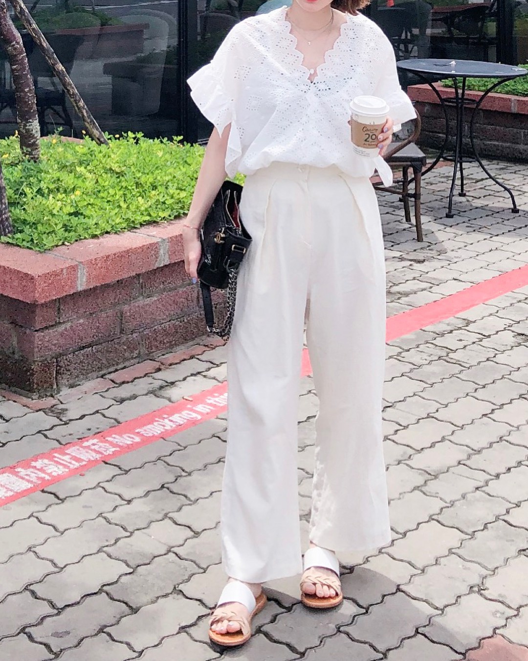 Diện quần ống rộng, bạn cứ mix với 4 kiểu áo sau là chắc cốp đẹp và sành điệu-1