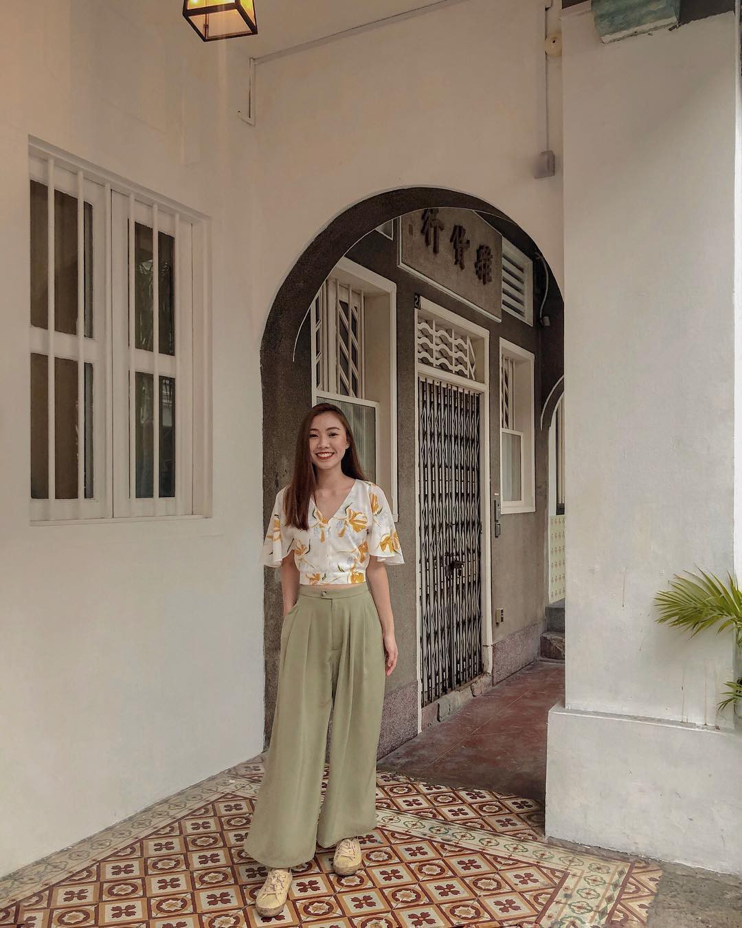 Diện quần ống rộng, bạn cứ mix với 4 kiểu áo sau là chắc cốp đẹp và sành điệu-9