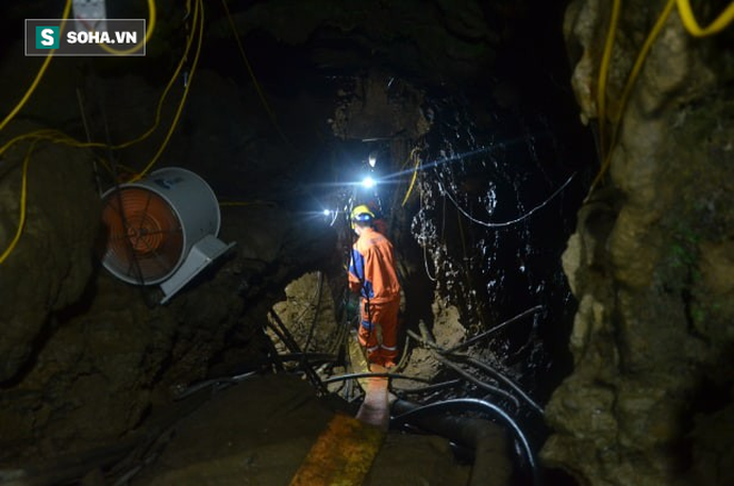 Cứu hộ người đàn ông mắc kẹt dưới hang ở Lào Cai: Có mùi tử khí phát ra-5